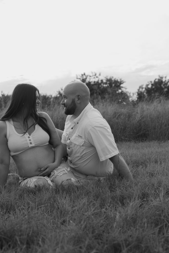Maternity photoshoot black and white